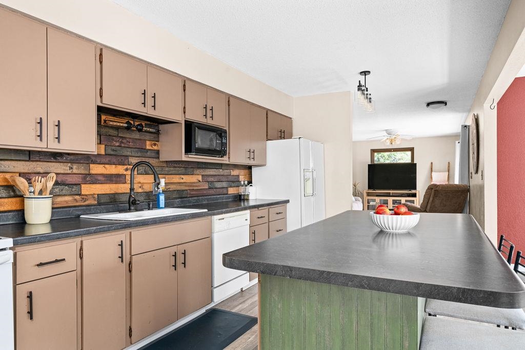 3863 Karky Road Superior, WI 54880 - Photo 10 of 33 Kitchen