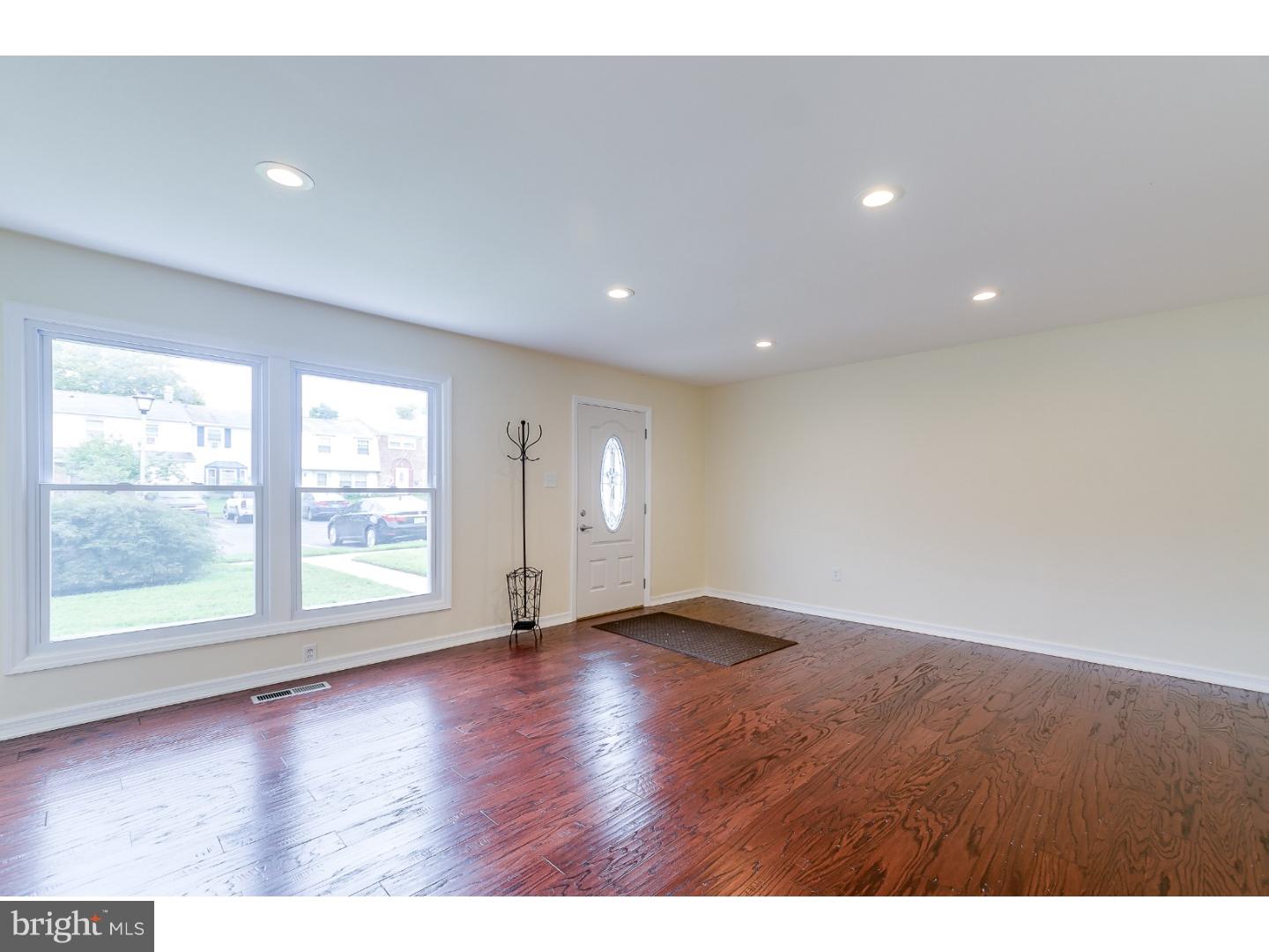 19 Rambler Court Willingboro, NJ 08046 - Photo 5 of 19 Living Room