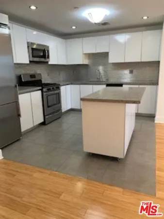 $3,800 | 1730 Sawtelle Boulevard, Unit 305, Los Angeles, CA 90025