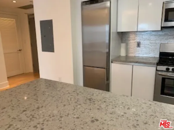 $3,800 | 1730 Sawtelle Boulevard, Unit 305, Los Angeles, CA 90025