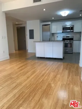 $3,800 | 1730 Sawtelle Boulevard, Unit 305, Los Angeles, CA 90025