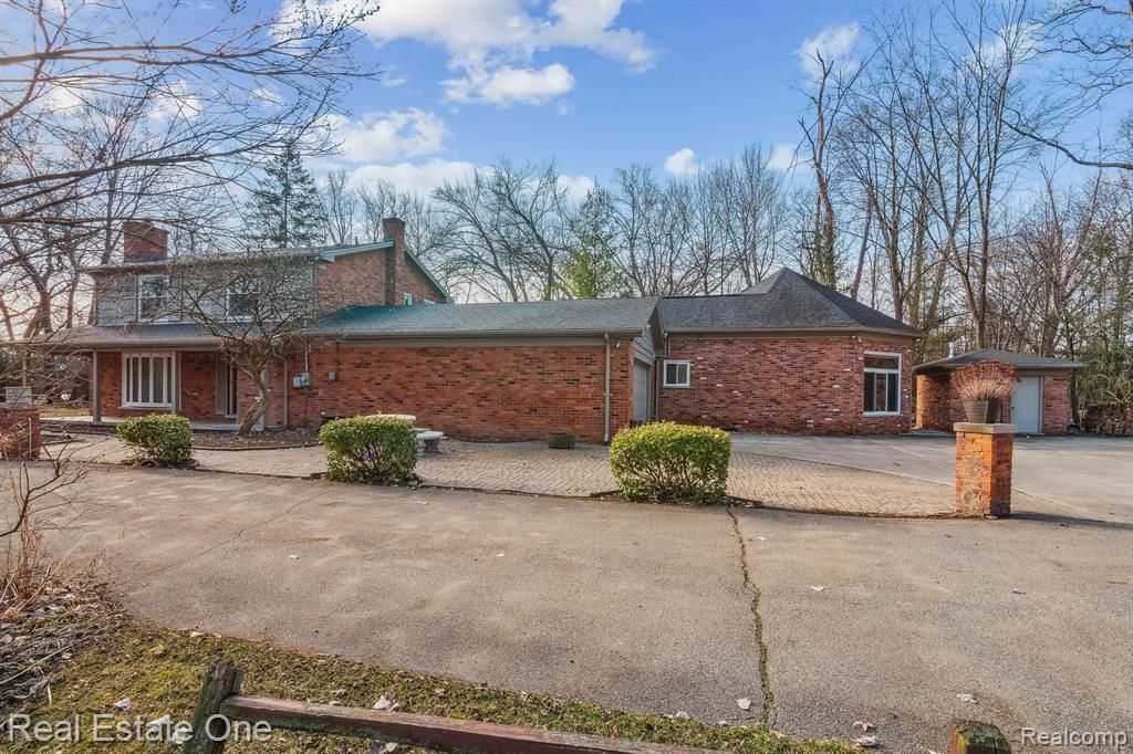 1034 Lake Shore Road Grosse Pointe Shores, MI 48236 - Photo 39 of 43