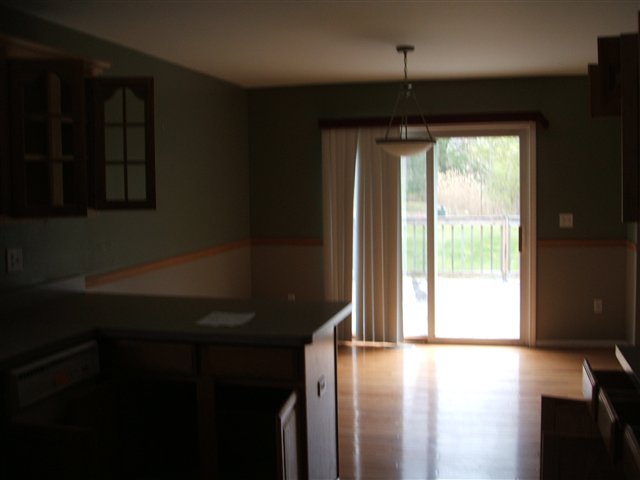 31100675-6.JPG