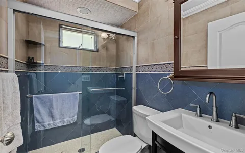 $13,000 | 25 Bay Driveway, Manhasset, NY 11030