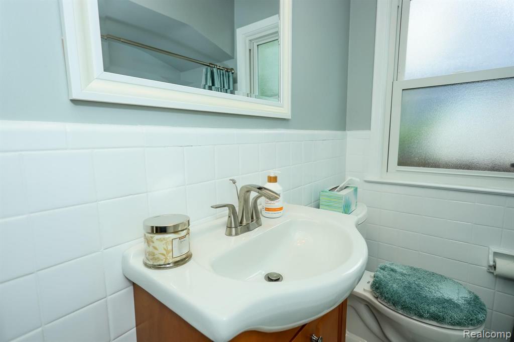 1560 Harvard Road Berkley, MI 48072 - Photo 21 of 32