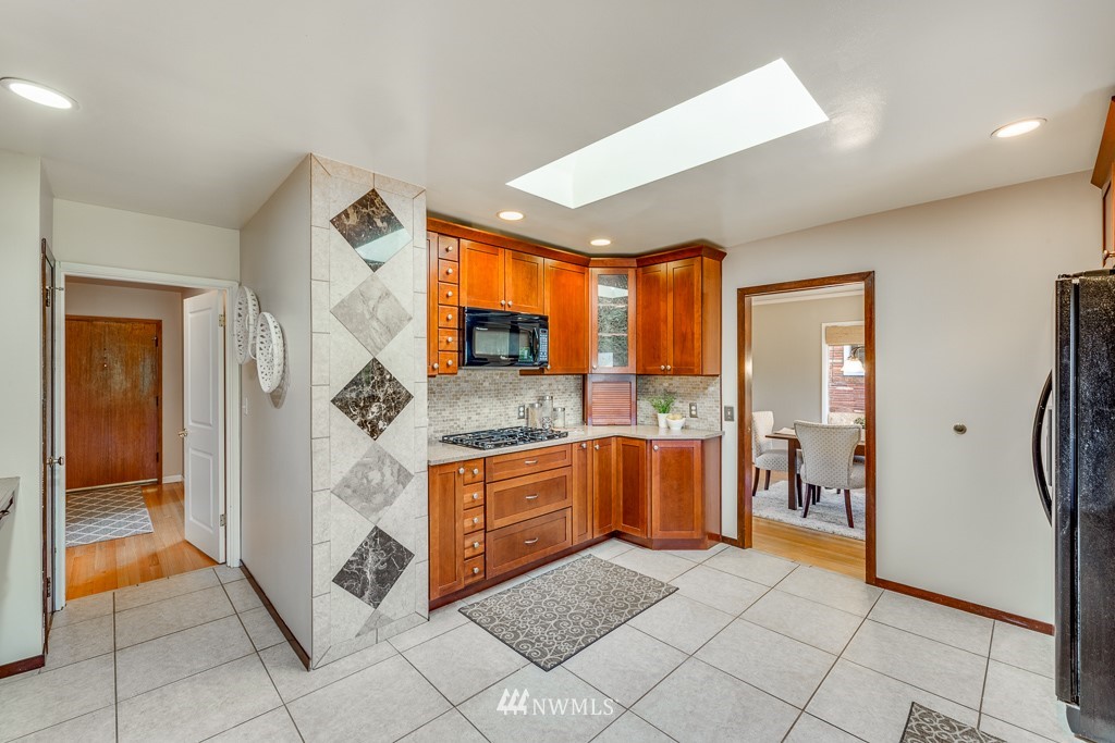 822 Rucker Avenue Everett, WA 98201 - Photo 12 of 40 a kitchen with stainless steel appliances granite countertop a refrigerator and a sink