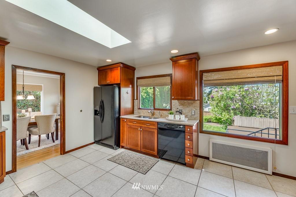 822 Rucker Avenue Everett, WA 98201 - Photo 13 of 40 a kitchen with stainless steel appliances granite countertop a refrigerator and a sink