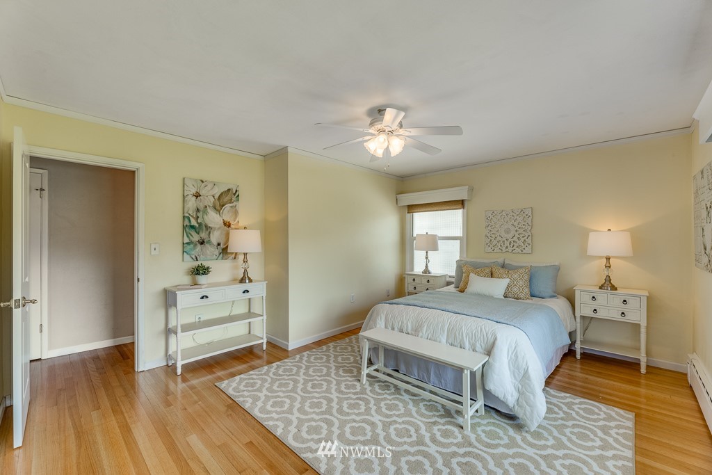 822 Rucker Avenue Everett, WA 98201 - Photo 14 of 40 a bedroom with a bed and a table in it