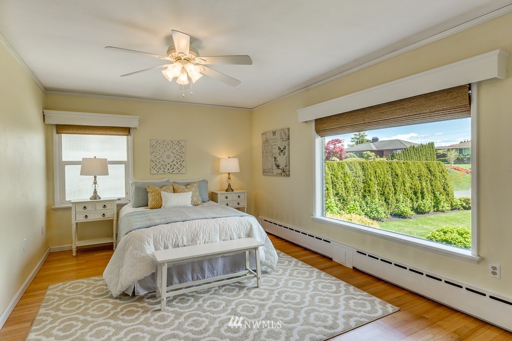 822 Rucker Avenue Everett, WA 98201 - Photo 15 of 40 a bedroom with a large bed and a window