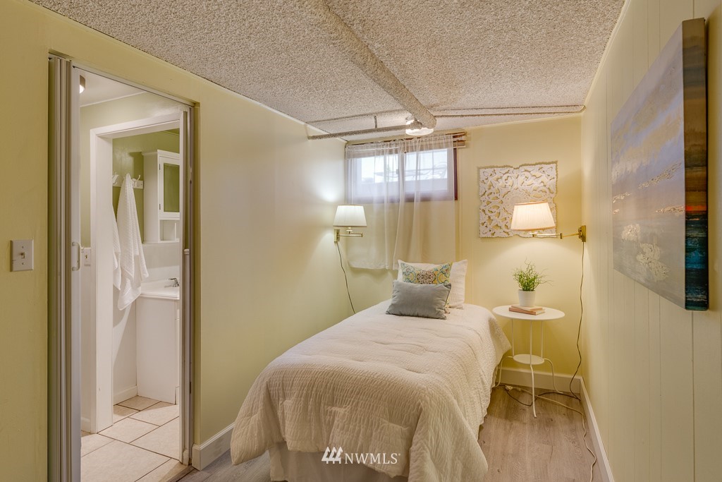 822 Rucker Avenue Everett, WA 98201 - Photo 20 of 40 a bathroom with a bathtub and a shower