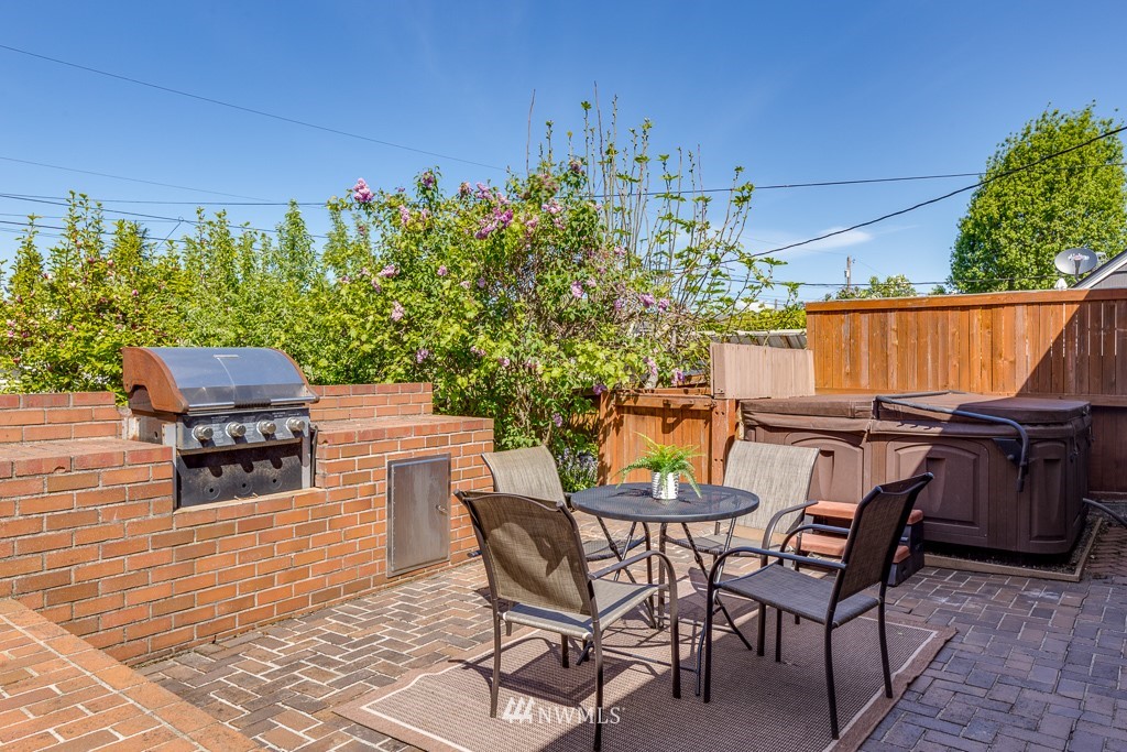822 Rucker Avenue Everett, WA 98201 - Photo 28 of 40 a view of a chairs and table in a patio