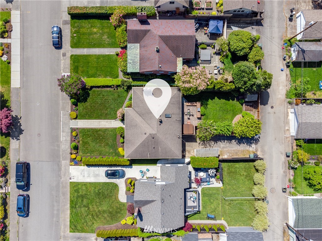 822 Rucker Avenue Everett, WA 98201 - Photo 33 of 40 an aerial view of residential house with outdoor space and parking