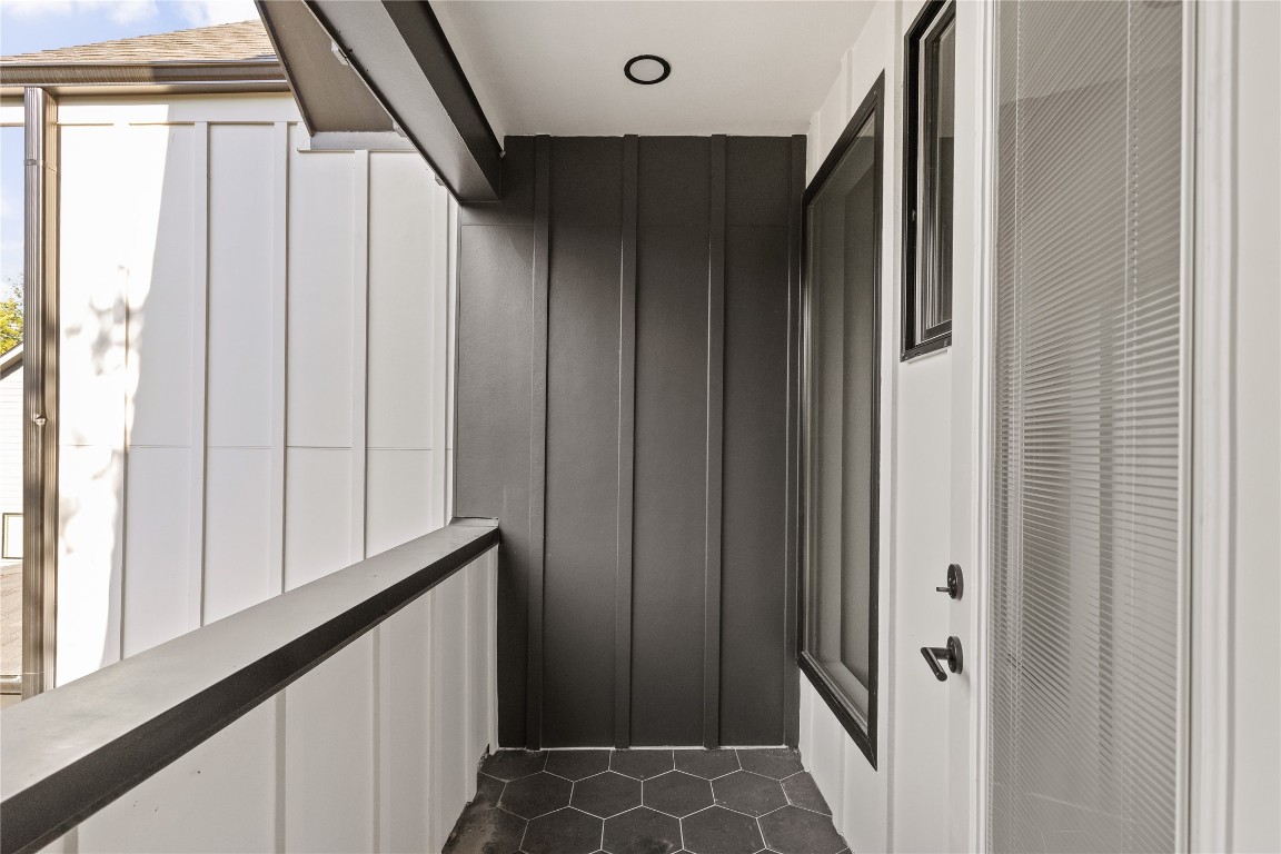 613 Clifford Drive, Unit A & B Austin, TX 78745 - Photo 18 of 40 a view of walk in closet