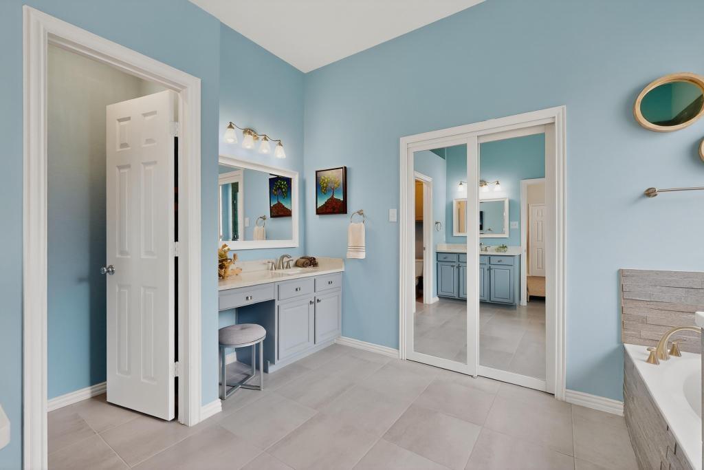 236 Hope Circle Murphy, TX 75094 - Photo 19 of 38 Full bathroom with double vanities