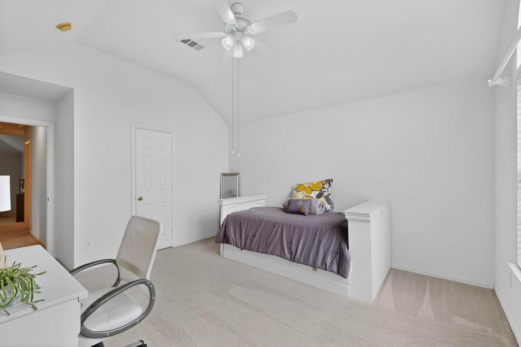 236 Hope Circle Murphy, TX 75094 - Photo 29 of 38 light and bright bedroom with large walk in closet