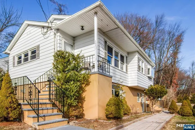 $4,975 | 301 Riverview Road, Pompton Lakes, NJ 07442