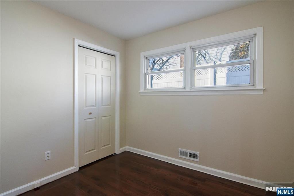 301 Riverview Road Pompton Lakes, NJ 07442 - Photo 16 of 33