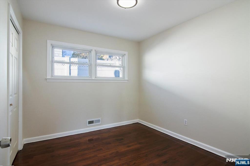 301 Riverview Road Pompton Lakes, NJ 07442 - Photo 17 of 33