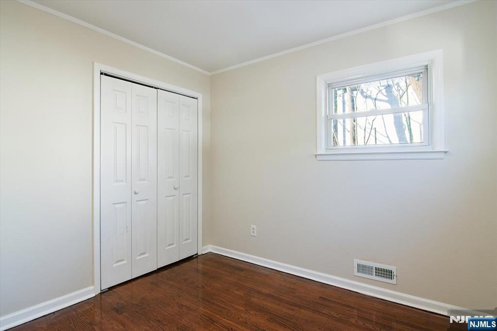 301 Riverview Road Pompton Lakes, NJ 07442 - Photo 18 of 33