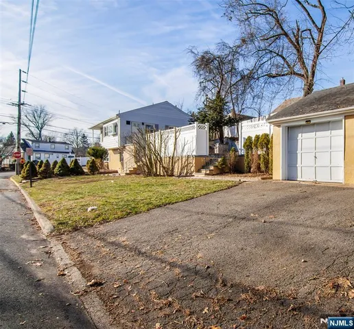 $4,975 | 301 Riverview Road, Pompton Lakes, NJ 07442