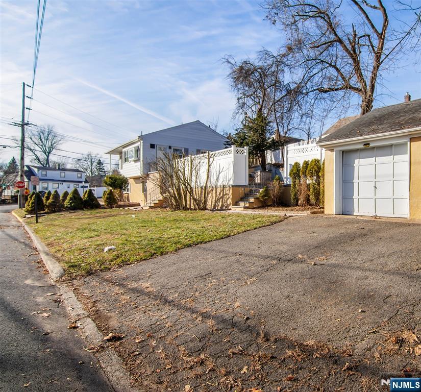 301 Riverview Road Pompton Lakes, NJ 07442 - Photo 30 of 33