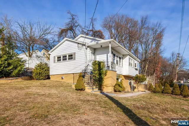 $4,975 | 301 Riverview Road, Pompton Lakes, NJ 07442