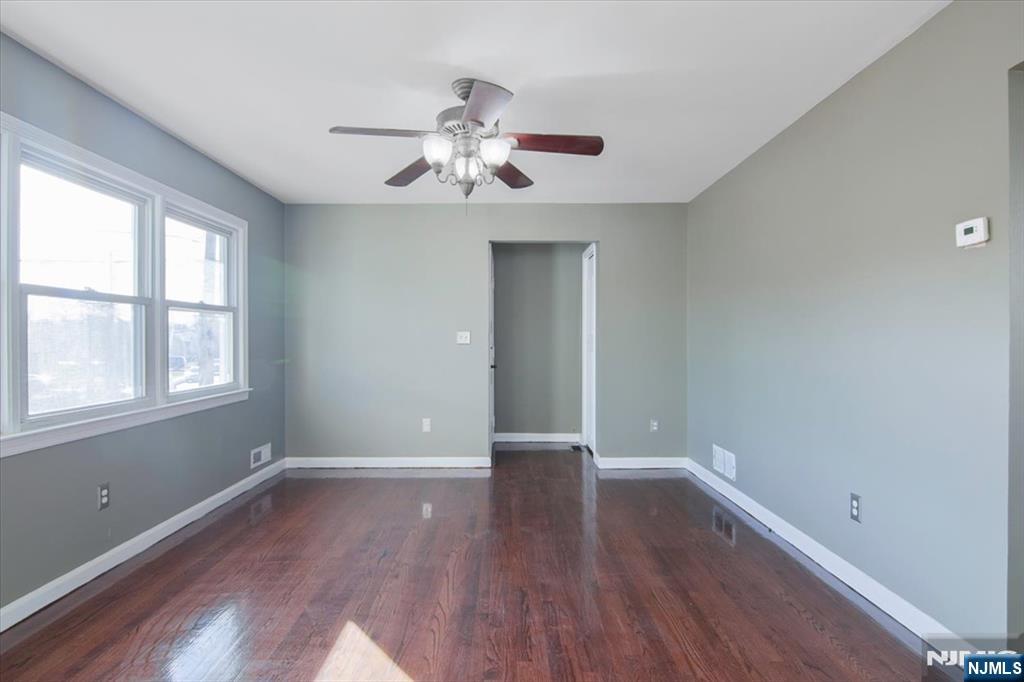 301 Riverview Road Pompton Lakes, NJ 07442 - Photo 10 of 33