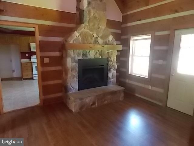 26418 Mariners Road Crisfield, MD 21817 - Photo 14 of 20 Original Living Room