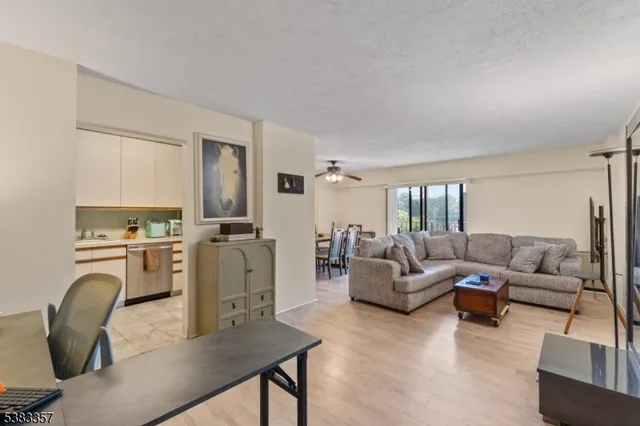 $250,000 | 10 North Wood Avenue, Unit 406, Linden, NJ 07036