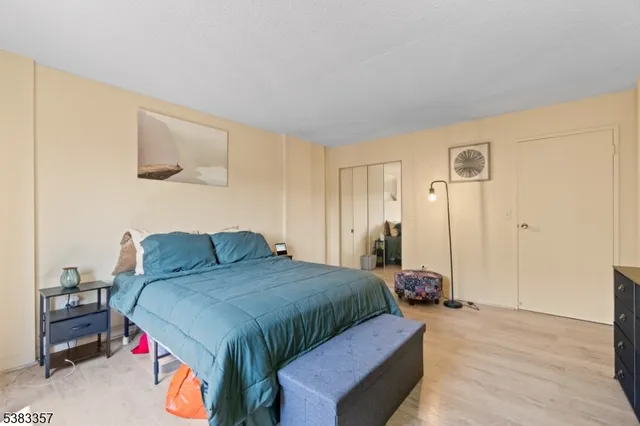 $250,000 | 10 North Wood Avenue, Unit 406, Linden, NJ 07036