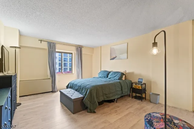 $250,000 | 10 North Wood Avenue, Unit 406, Linden, NJ 07036