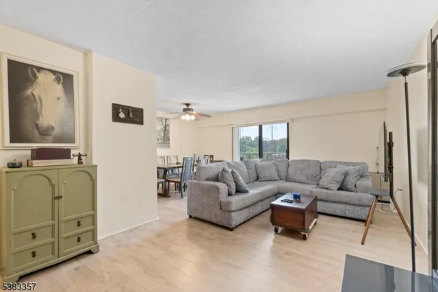 $250,000 | 10 North Wood Avenue, Unit 406, Linden, NJ 07036