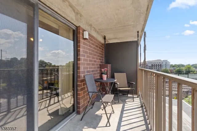 $250,000 | 10 North Wood Avenue, Unit 406, Linden, NJ 07036