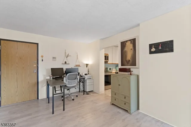 $250,000 | 10 North Wood Avenue, Unit 406, Linden, NJ 07036