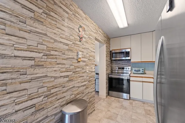 $250,000 | 10 North Wood Avenue, Unit 406, Linden, NJ 07036