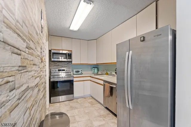 $250,000 | 10 North Wood Avenue, Unit 406, Linden, NJ 07036