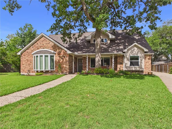 $425,000 | 902 Briar Bend Court, Bryan, TX 77802