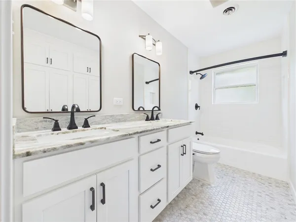 $425,000 | 902 Briar Bend Court, Bryan, TX 77802