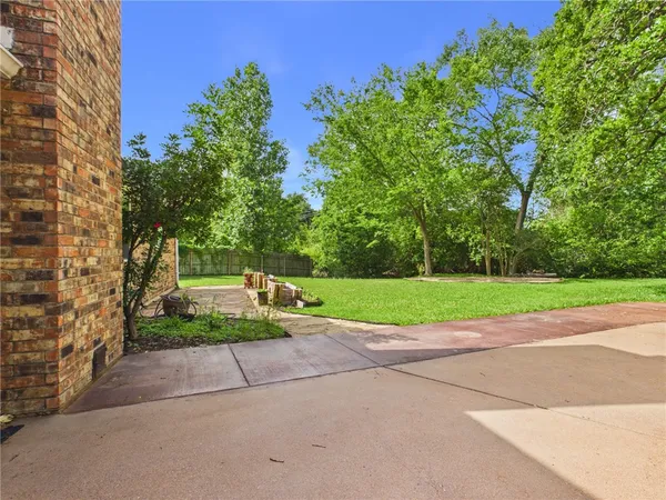 $425,000 | 902 Briar Bend Court, Bryan, TX 77802