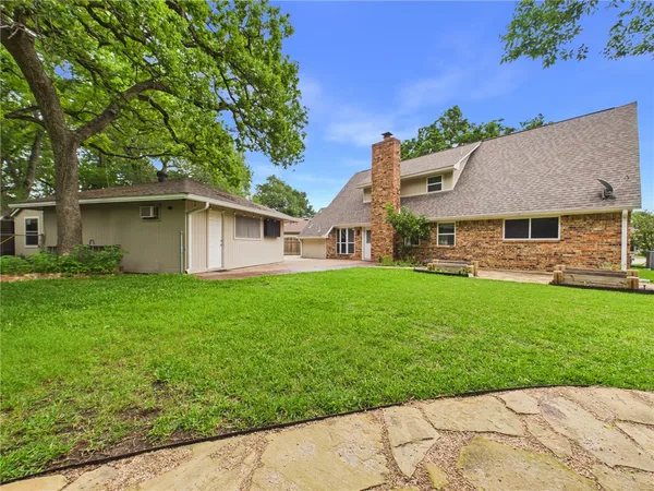 $425,000 | 902 Briar Bend Court, Bryan, TX 77802