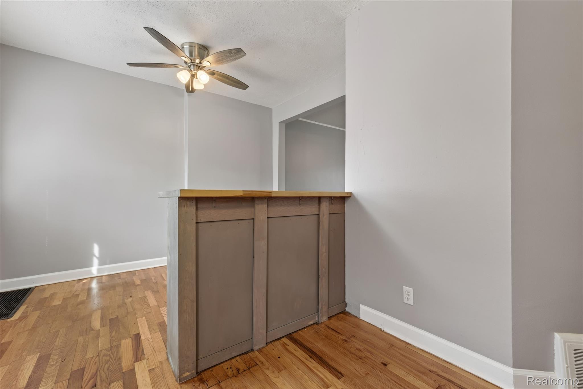 316 Sheffield Avenue Flint, MI 48503 - Photo 13 of 37 12) Kitchen.jpg