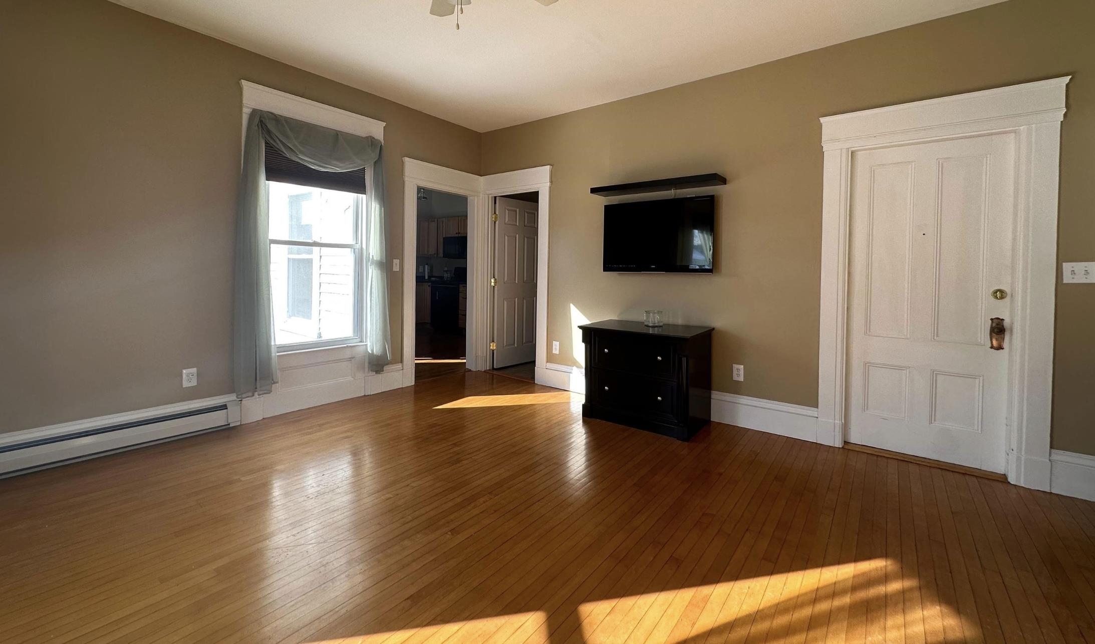 313 Bridge Street, Unit 3 Manchester, NH 03104 - Photo 3 of 11 Gallery Image 3