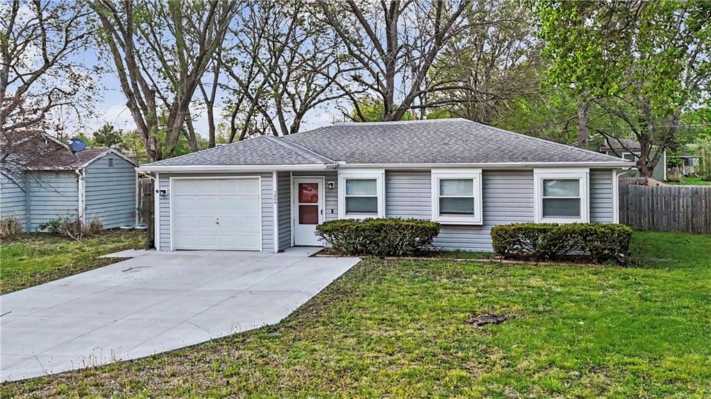 3804 Shadybrook Lane Lawrence, KS 66047 - Photo 2 of 25