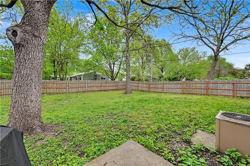 3804 Shadybrook Lane Lawrence, KS 66047 - Photo 22 of 25