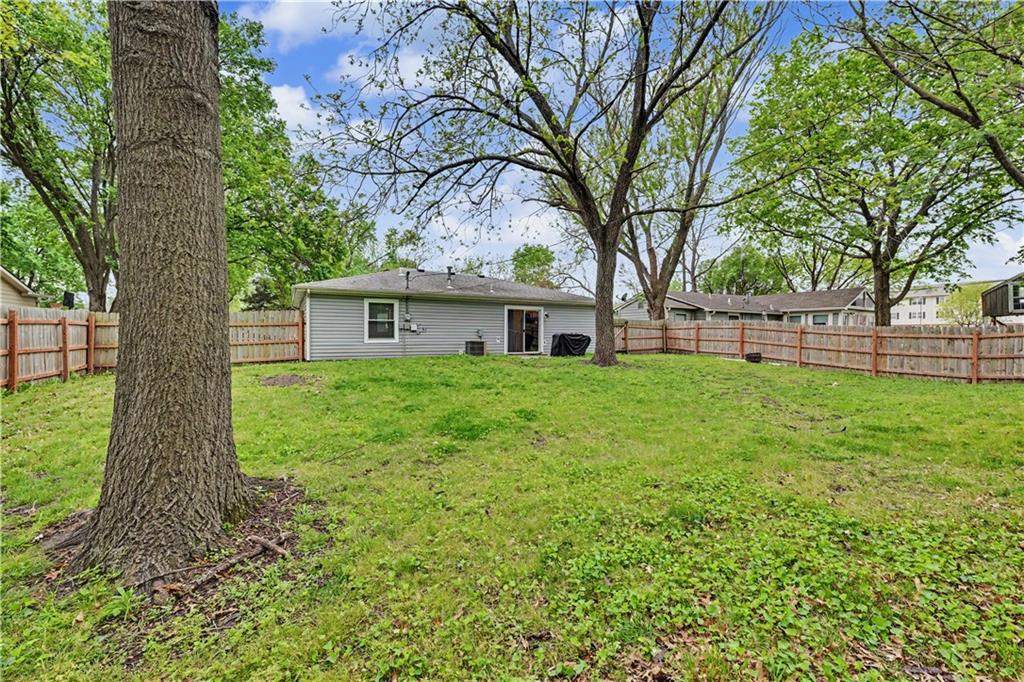 3804 Shadybrook Lane Lawrence, KS 66047 - Photo 23 of 25