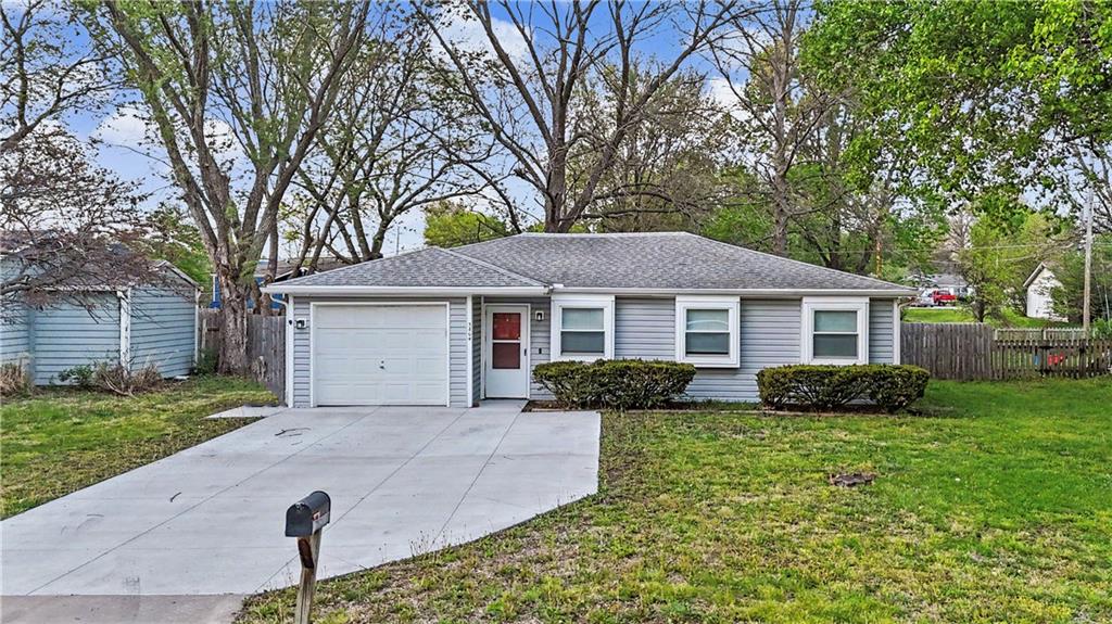 3804 Shadybrook Lane Lawrence, KS 66047 - Photo 3 of 25