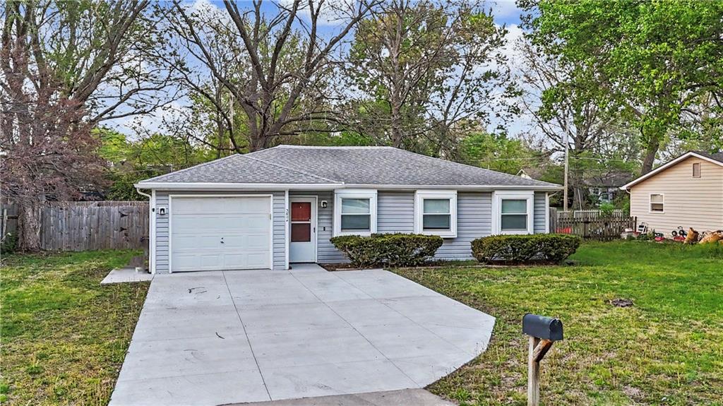 3804 Shadybrook Lane Lawrence, KS 66047 - Photo 4 of 25