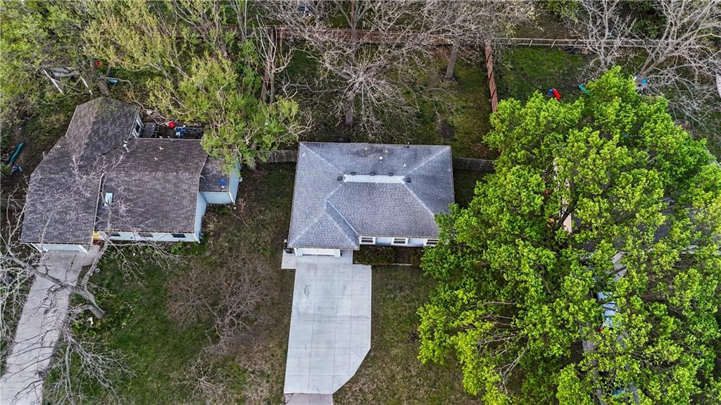 3804 Shadybrook Lane Lawrence, KS 66047 - Photo 7 of 25