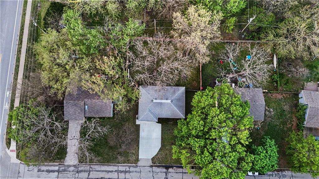 3804 Shadybrook Lane Lawrence, KS 66047 - Photo 8 of 25
