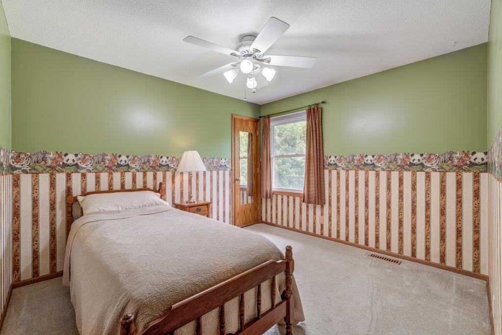 8958 Darnel Road Eden Prairie, MN 55347 - Photo 13 of 20 Gallery Image 13